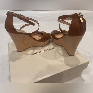 banana republic 4” wedge sandals great condition